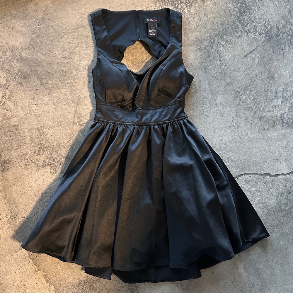 Black satin dress size 7/8, NWT